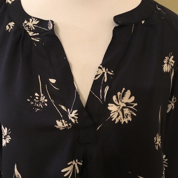 GAP Pop-over Navy Floral Shirt - Picture 2 of 3